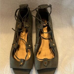 Carlos Santana Green Sandals with Lace-Up Design